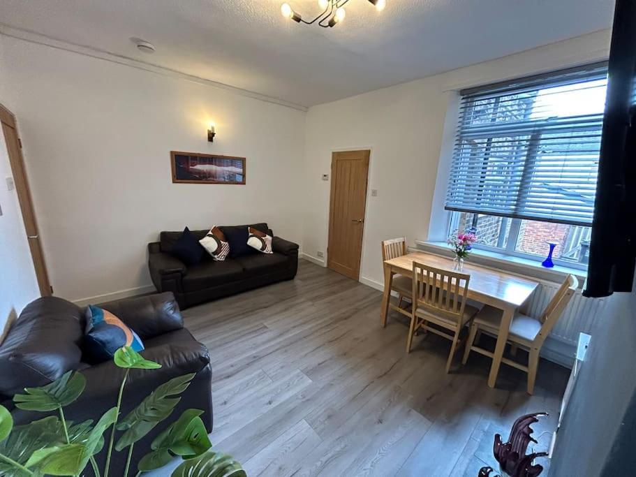 Spacious Homely 3 Bed Property Newcastle-under-Lyme Exterior foto
